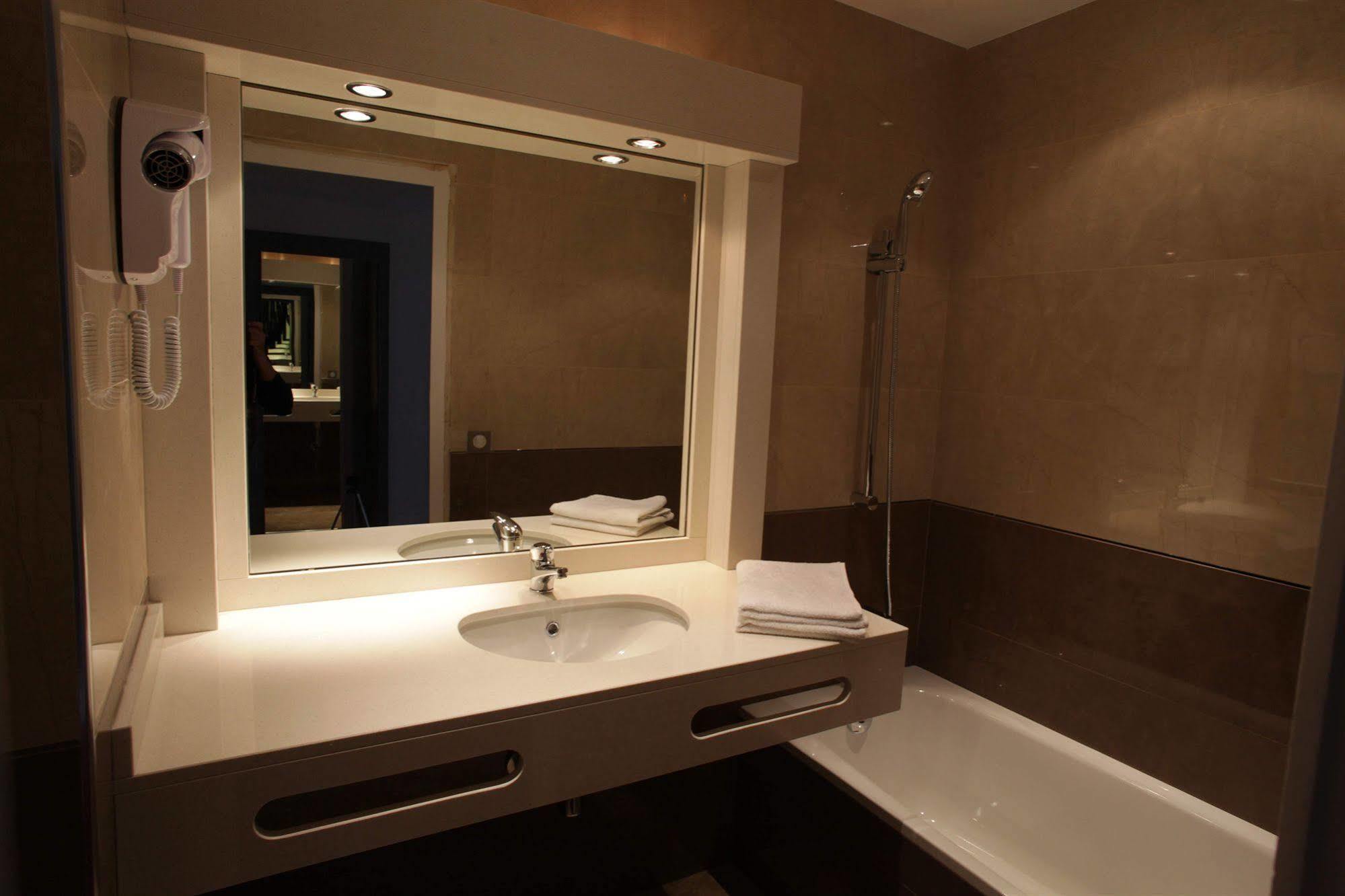 Les Trois Roses, Grenoble The Originals Boutique Hotel 4*
