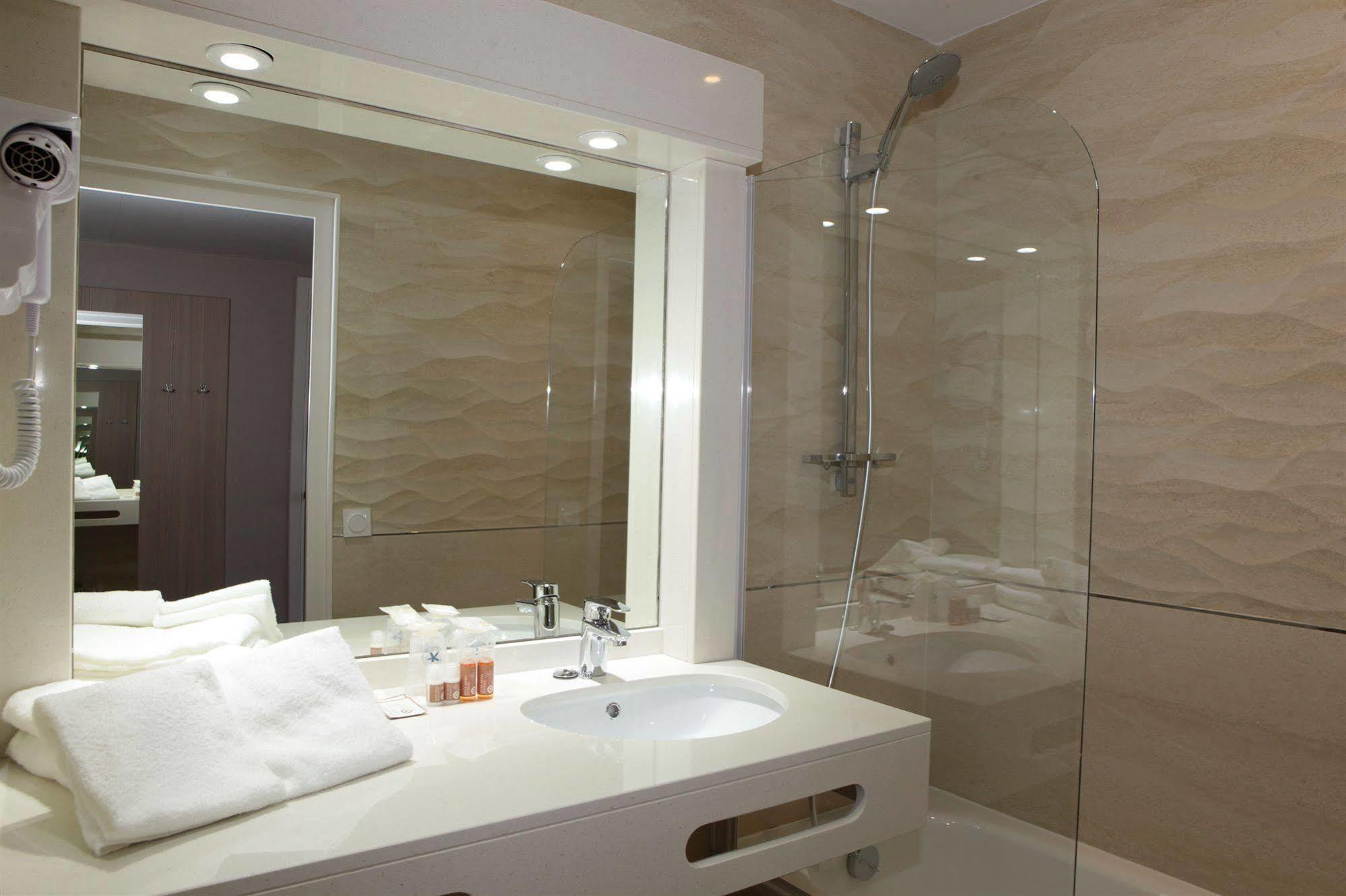 Hotel Les Trois Roses, Grenoble The Originals Boutique Meylan