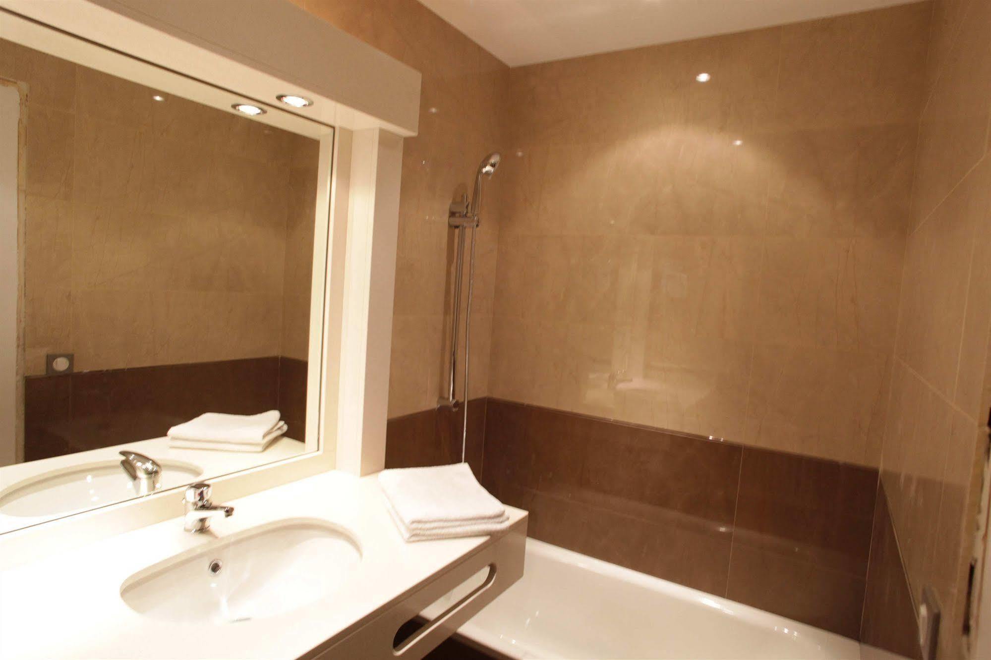 Hotel Les Trois Roses, Grenoble The Originals Boutique